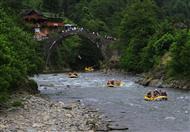 Frtna'da Turistlerin Rafting Keyfi